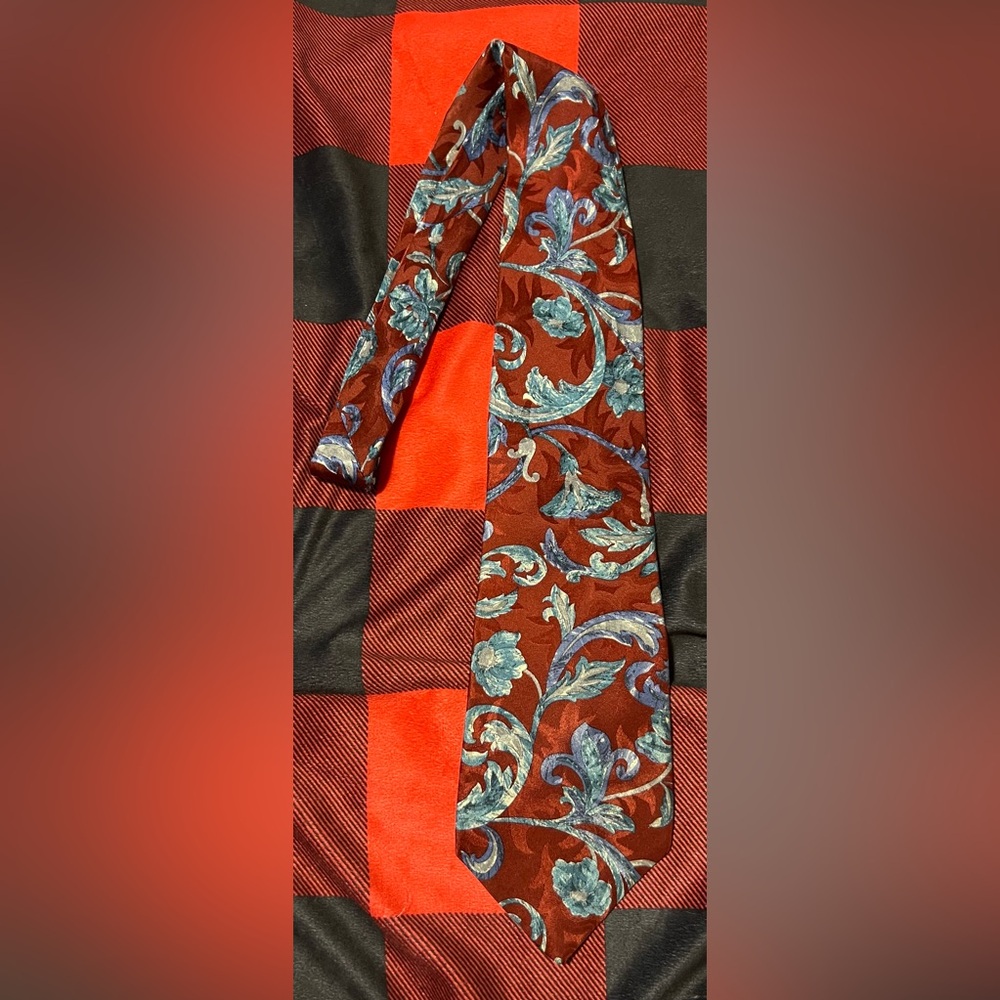 Vintage Oscar de la Renta Couture Collection Patterned Tie 100% Silk. EUC